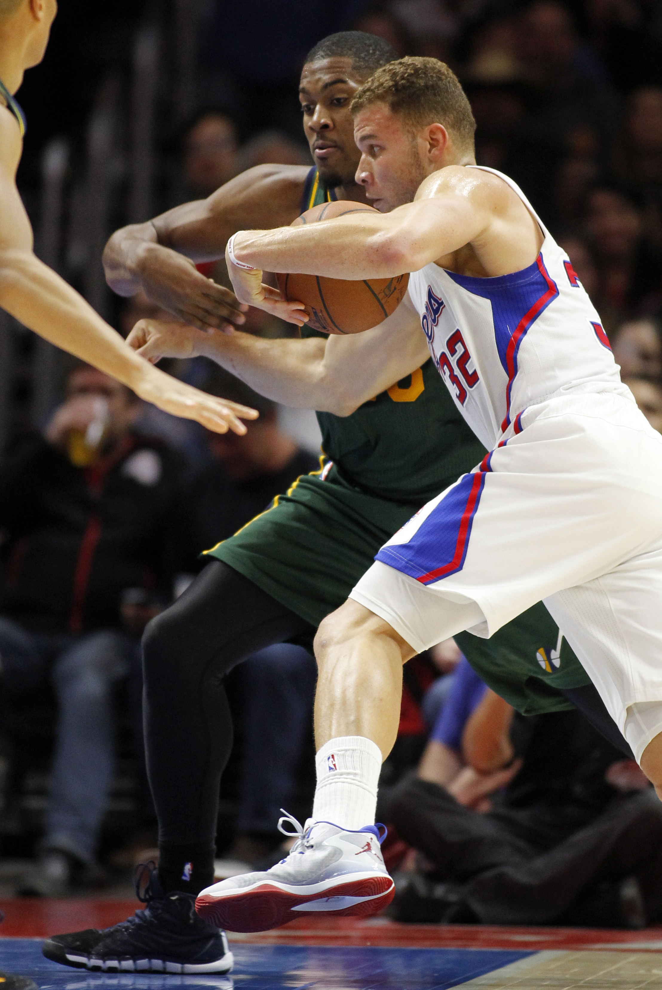 Clippers beat Jazz for 12th straight time, 101-97