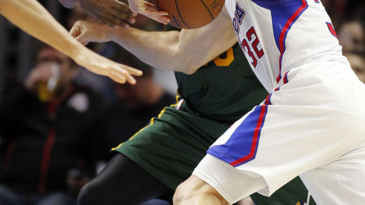 Clippers beat Jazz for 12th straight time, 101-97