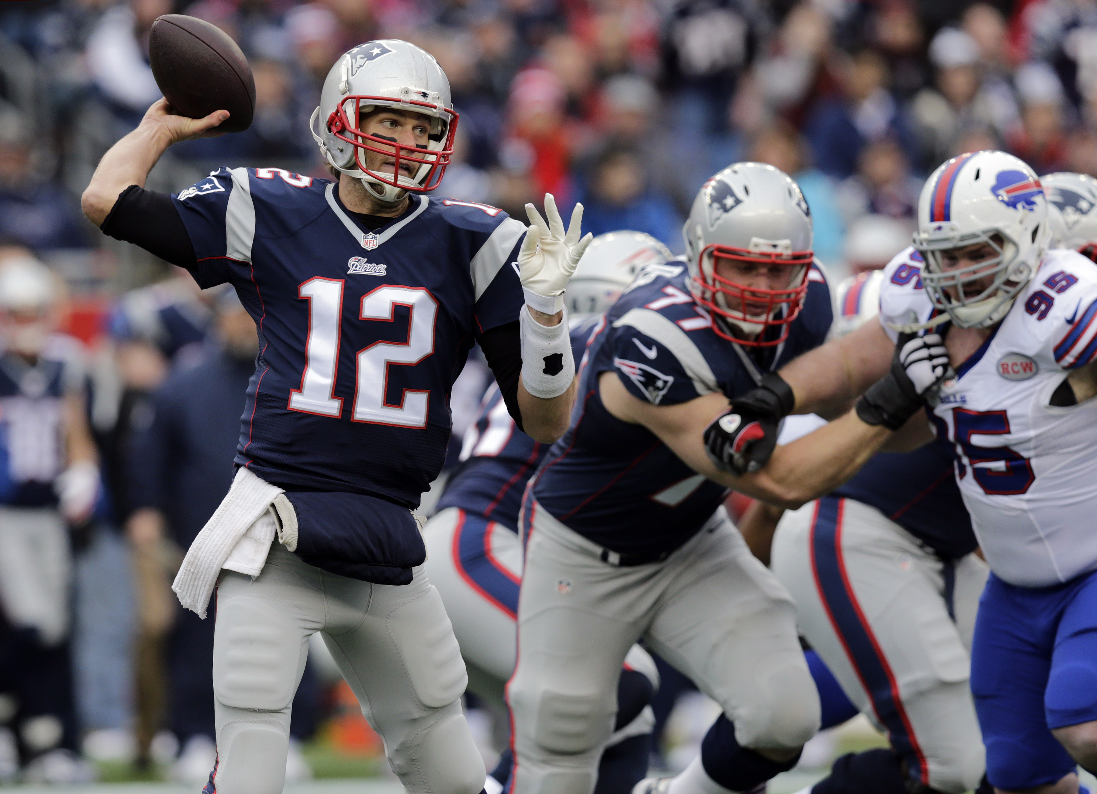 Manning's TD passes tops NFL records