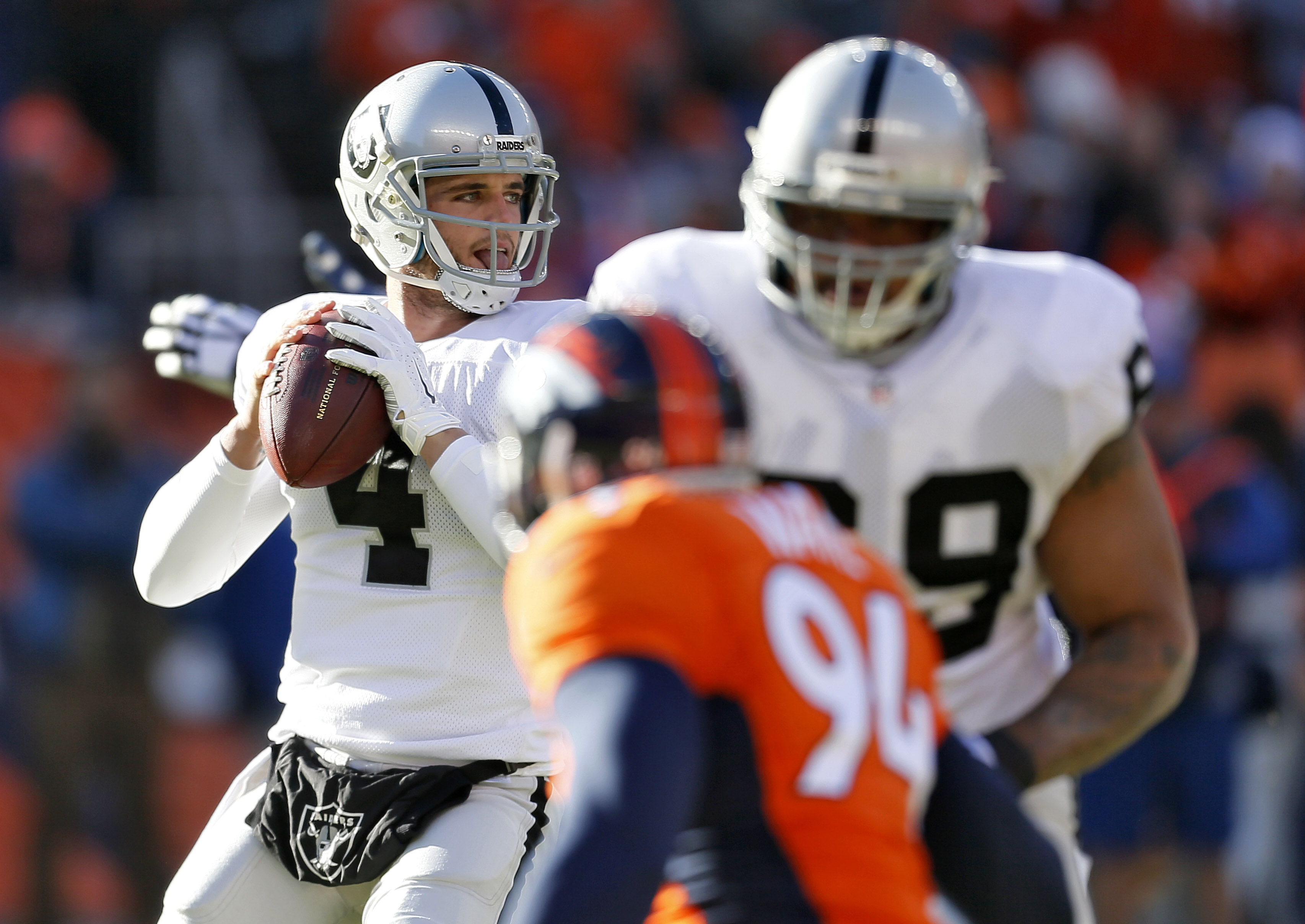 Raiders look to build around QB Derek Carr