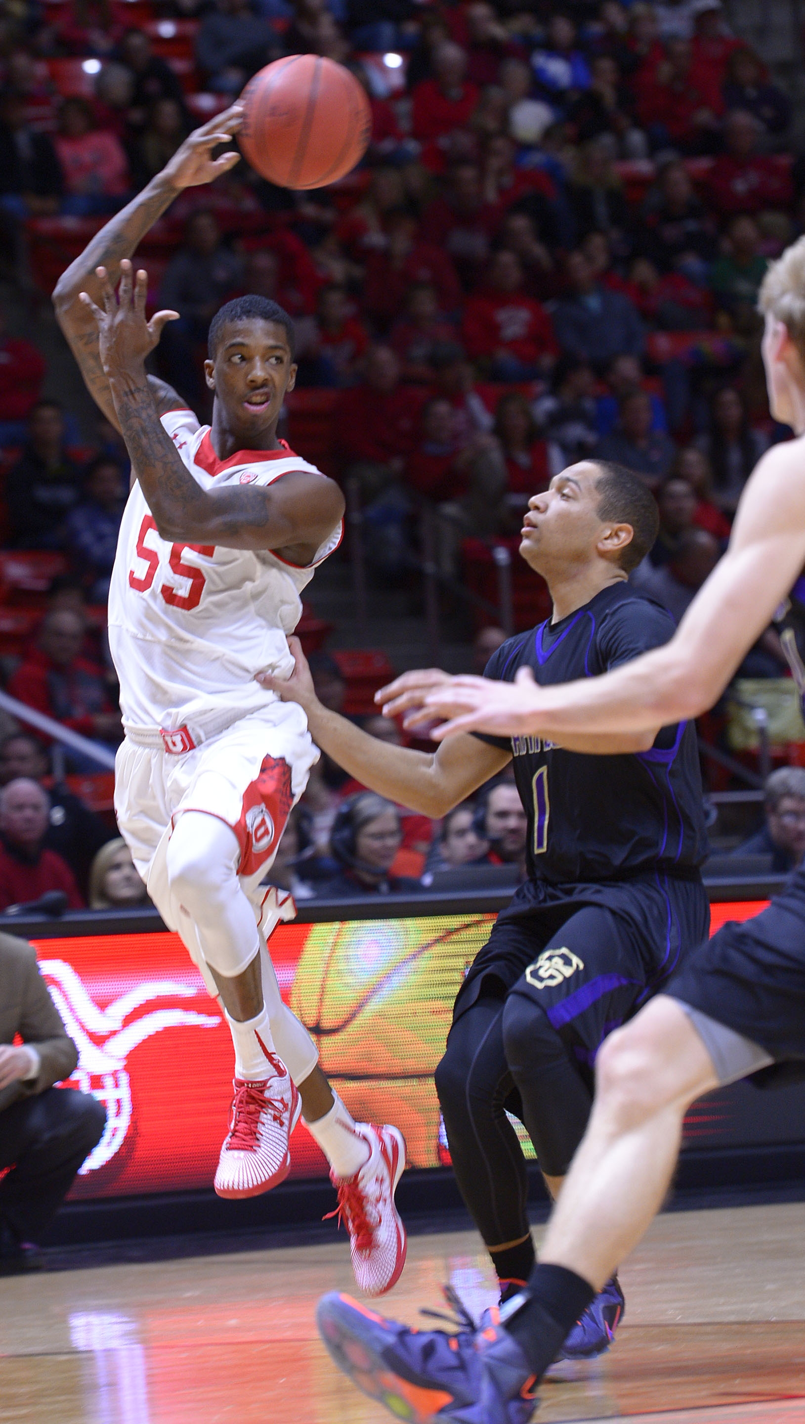 Loveridge returns to help No. 10 Utah rout Carroll College