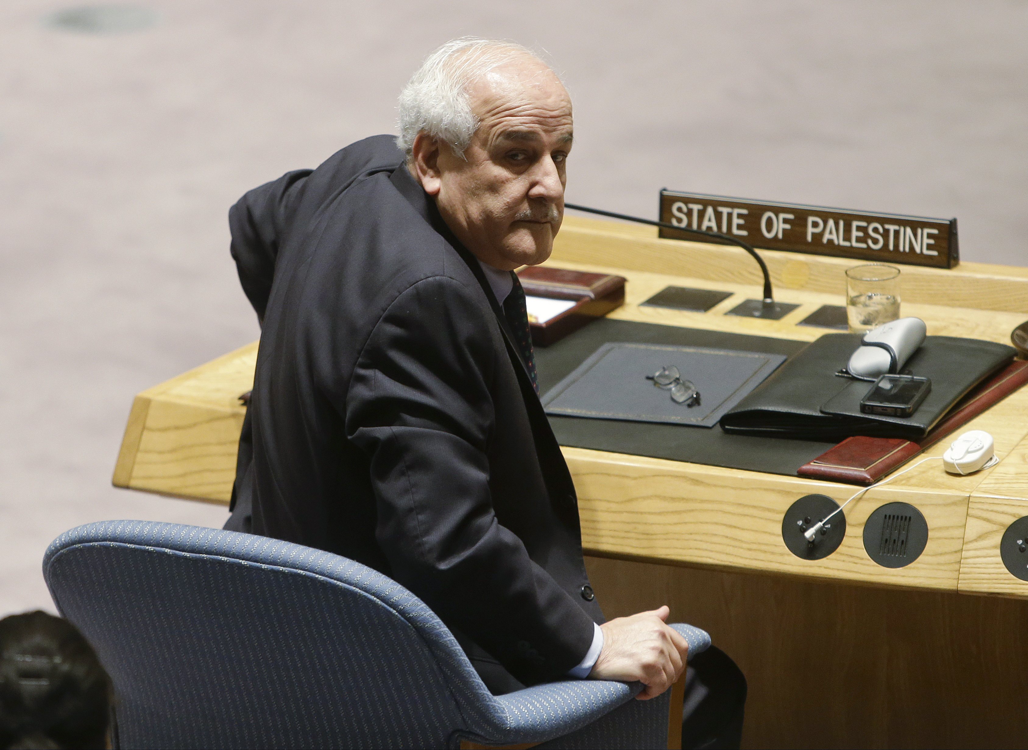 Palestinians to press war-crimes case against Israel