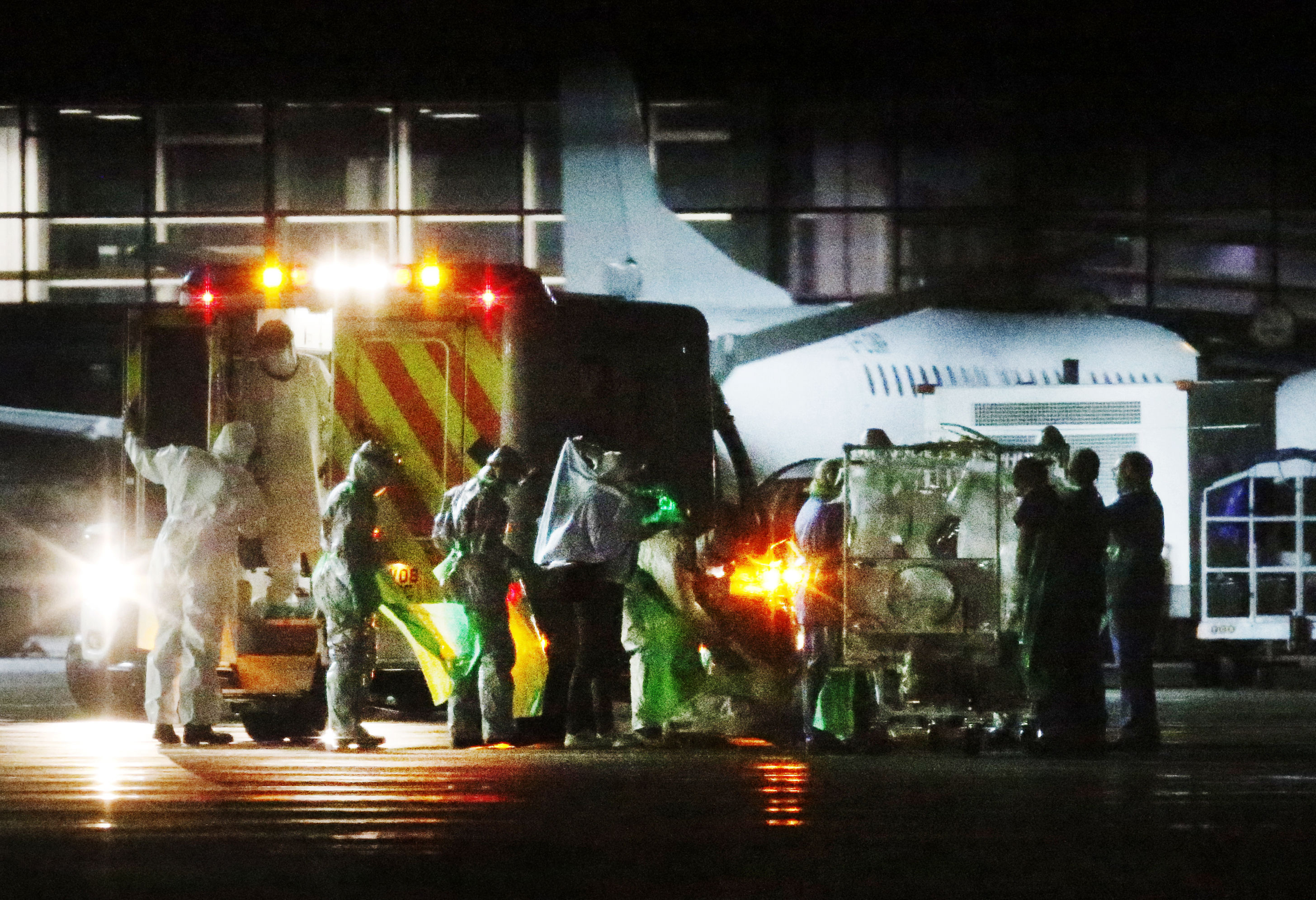 Top UK doctor: Ebola screening should be improved