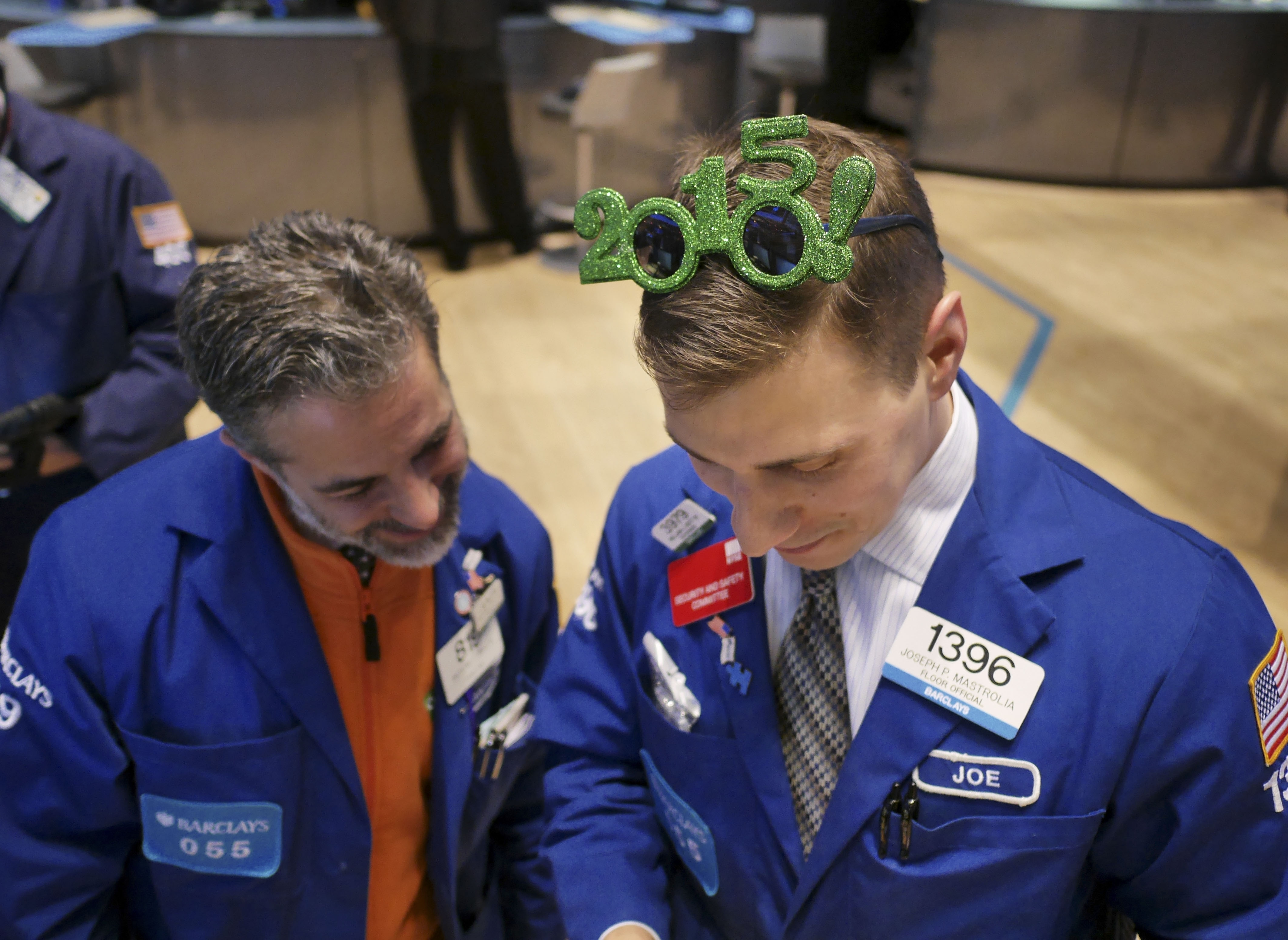 US stocks rise on the last trading day of 2014
