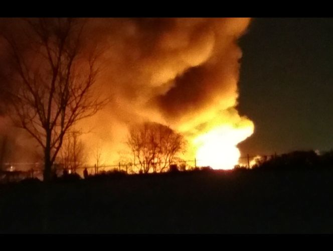 El fuego destruye totalmente tres compañías en Kearns