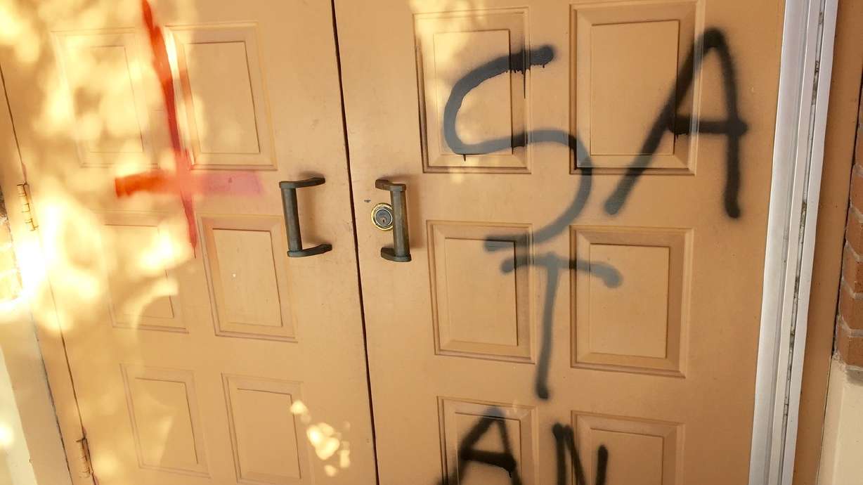 La policía busca ayuda del público para resolver un "crimen de odio"