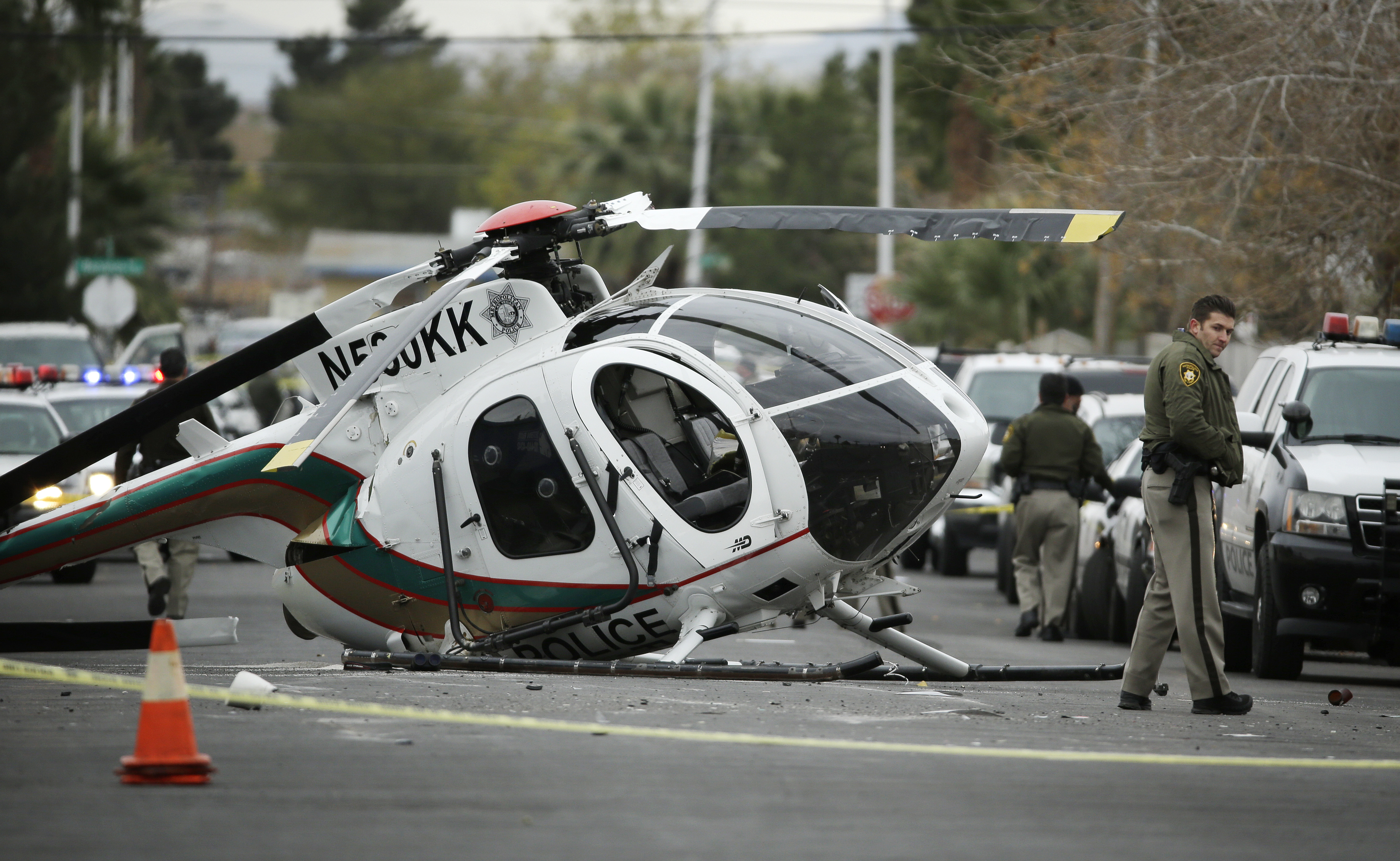 2 officers hurt in Vegas police helicopter crash