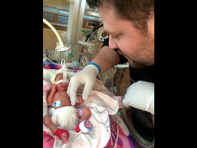 Lucharon por 8 años para concebir y hoy con cuatrillizos comparten mensaje de esperanza para quienes luchan también 