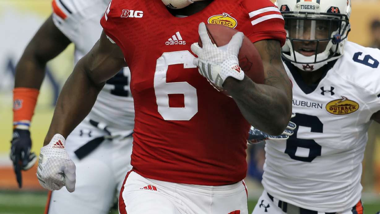 Muschamp gets close look in Auburn's 34-31 loss to Wisconsin