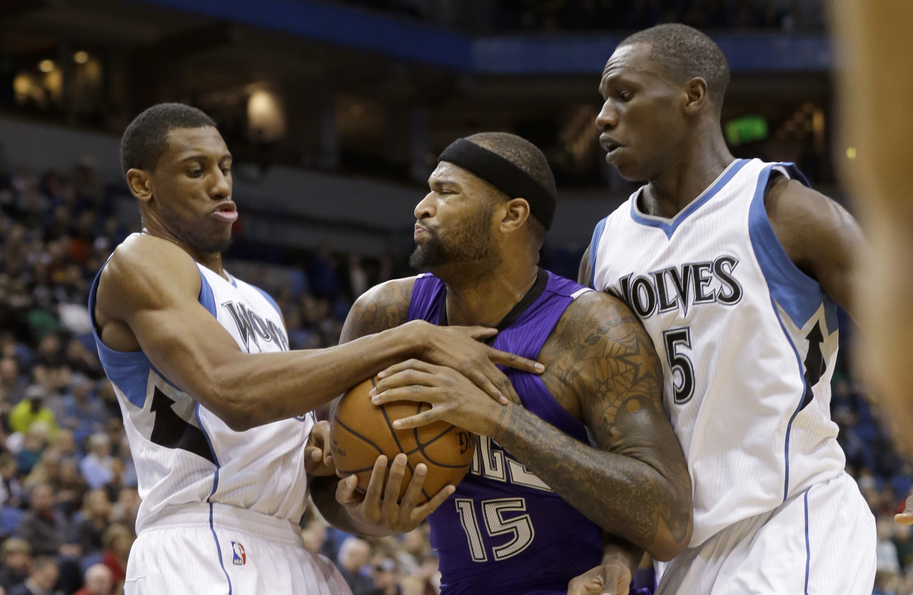 Cousins, Kings survive close one in Minnesota