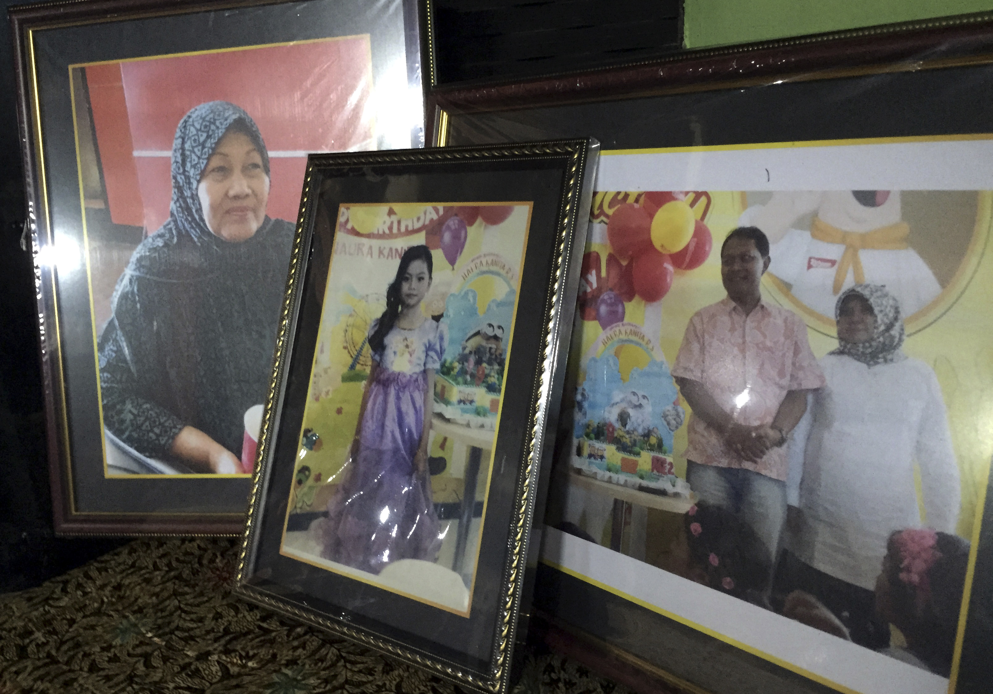 Scene of AirAsia victim's burial reveals family's deep loss