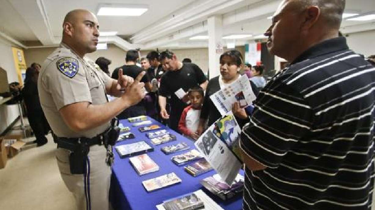 Inmigrantes buscan permisos de conducir en California a partir de este viernes
