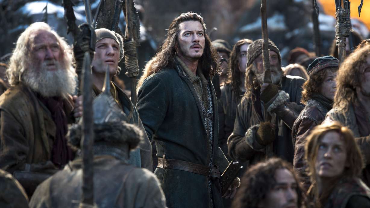 'The Hobbit' tops box office for 3rd weekend