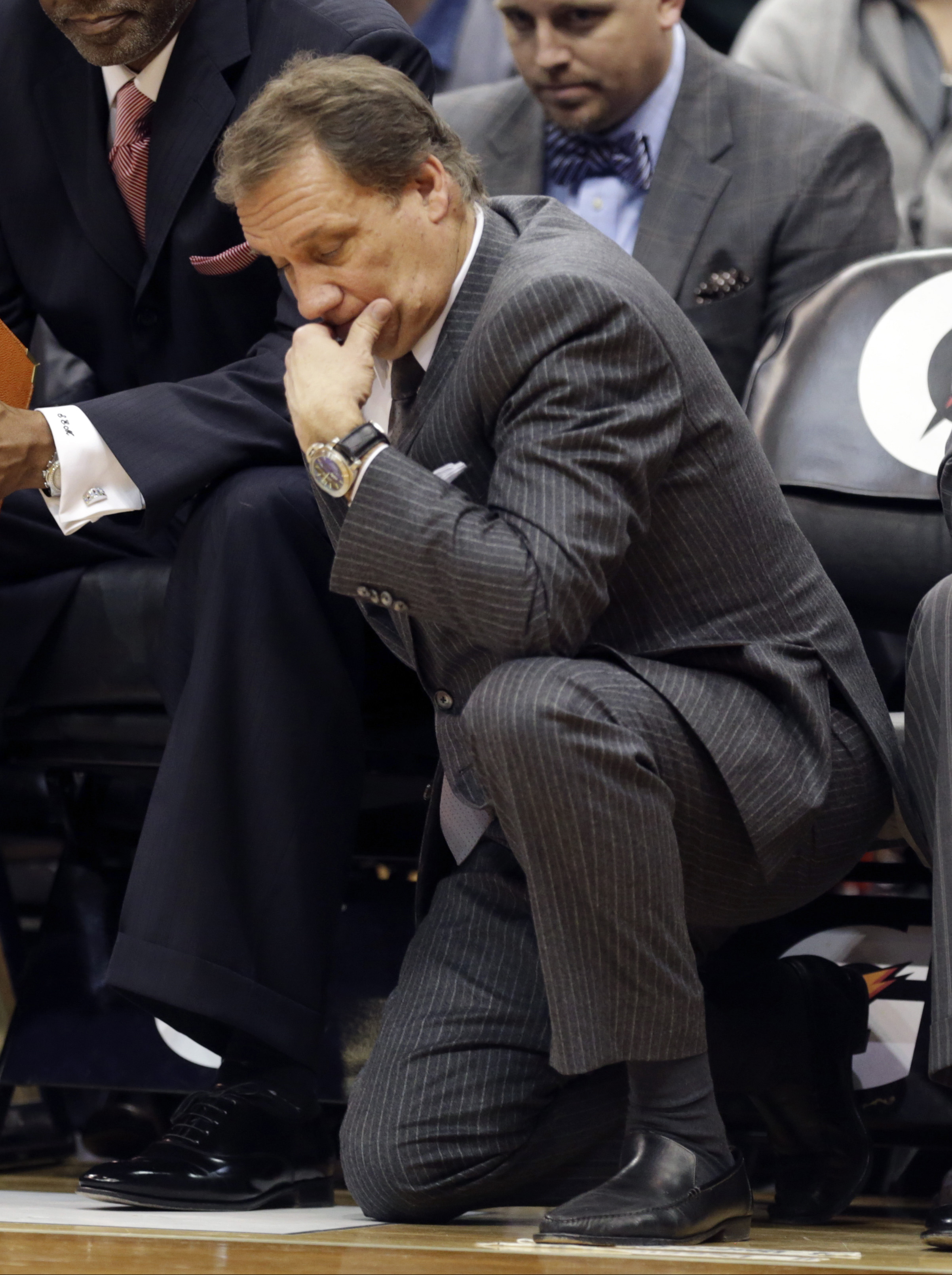 Timberwolves coach Flip Saunders misses game with illness
