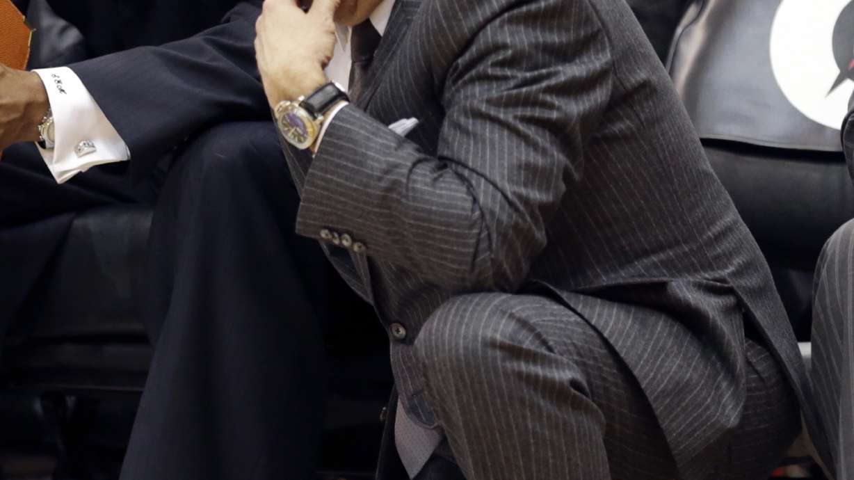 Timberwolves coach Flip Saunders misses game with illness