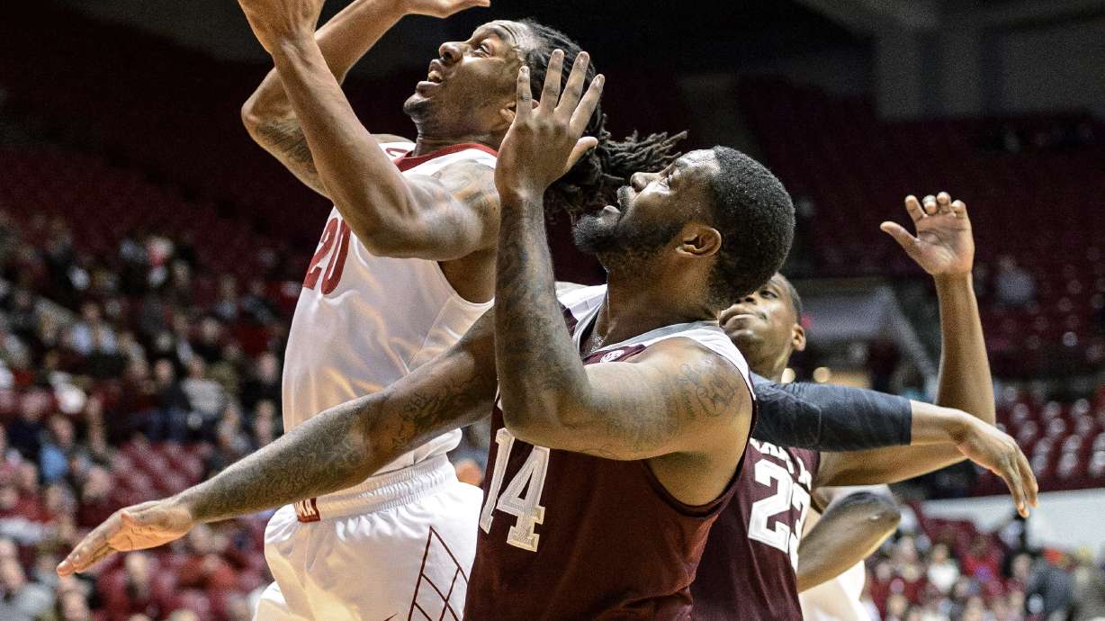 Alabama pulls away for 65-44 SEC victory over Texas A&M