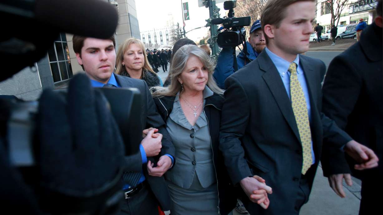 Experts: 2-year sentence for ex-Va gov good news for wife