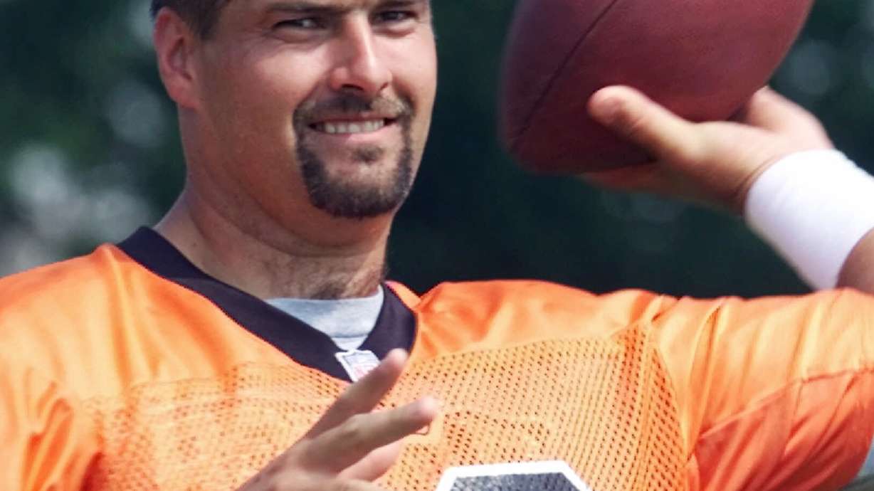 A former NFL pro tackles weight gain on 'The Biggest Loser'