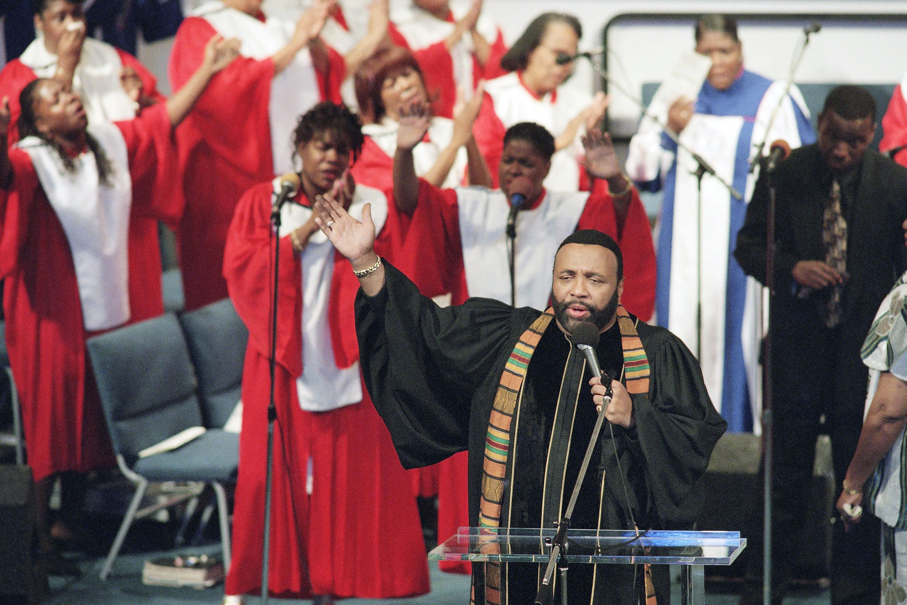 Andrae Crouch, legendary gospel figure, dies at 72