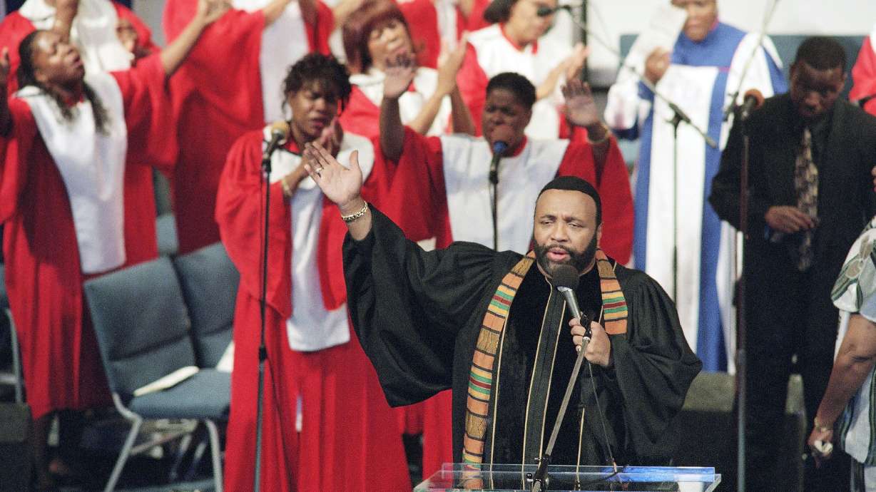 Andrae Crouch, legendary gospel figure, dies at 72