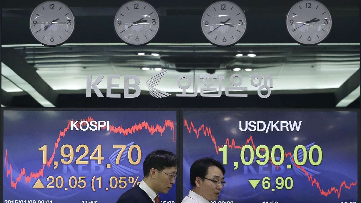 US stocks slide following weak wage growth, oil price slump