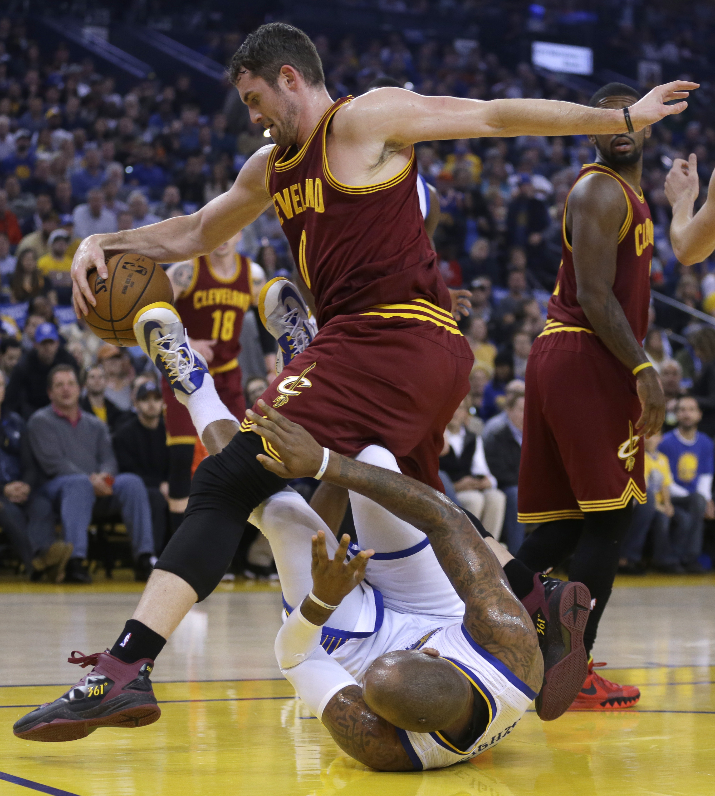 Familiar result for James-less Cavs: 112-94 loss to Warriors