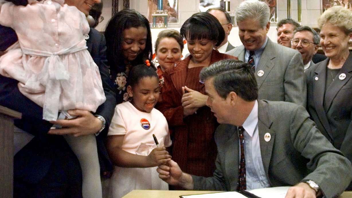 Eyeing 2016, Jeb Bush applies old lesson from Florida run