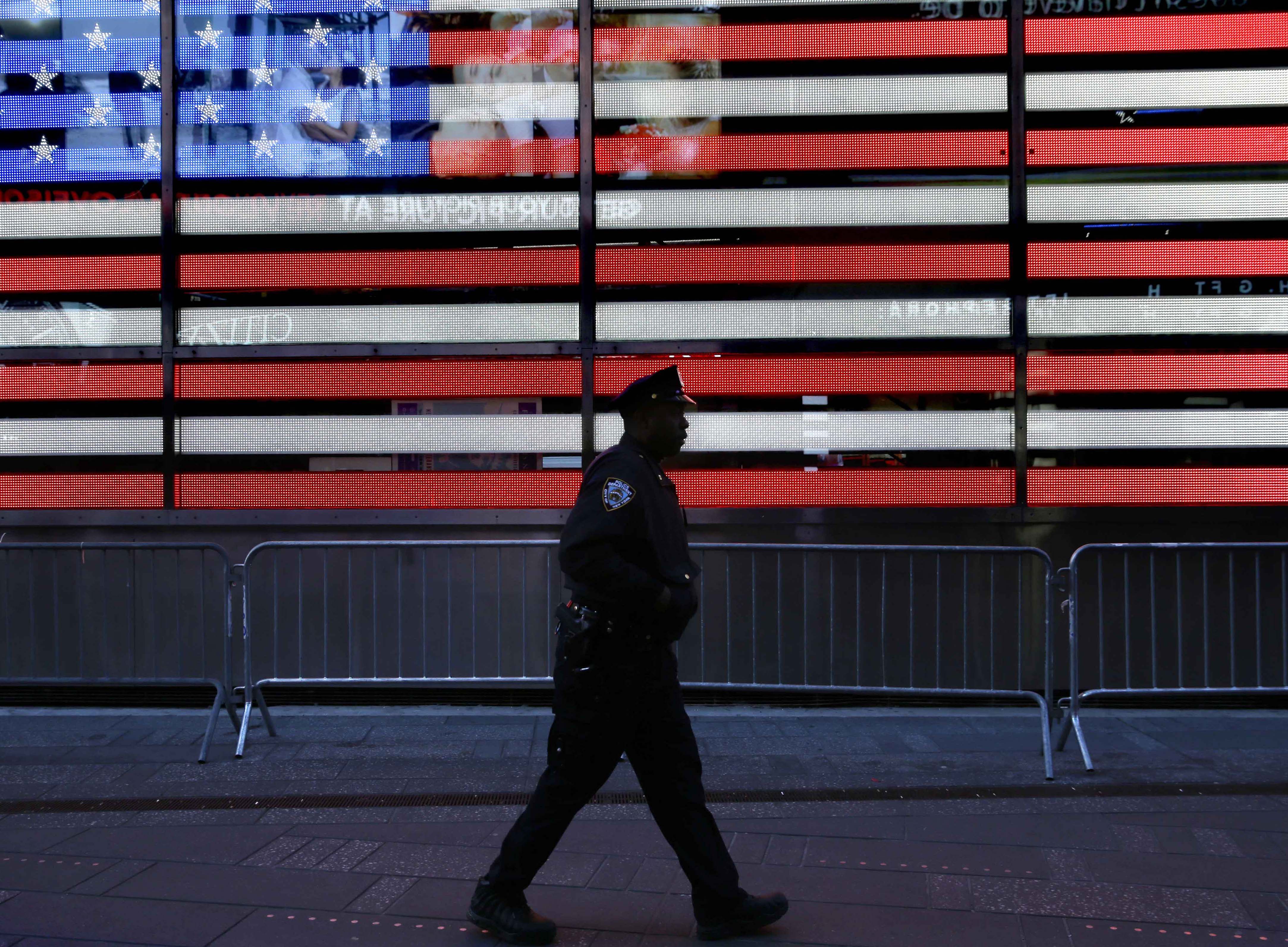 NYPD Slow: Times Square had 1 million revelers, zero tickets