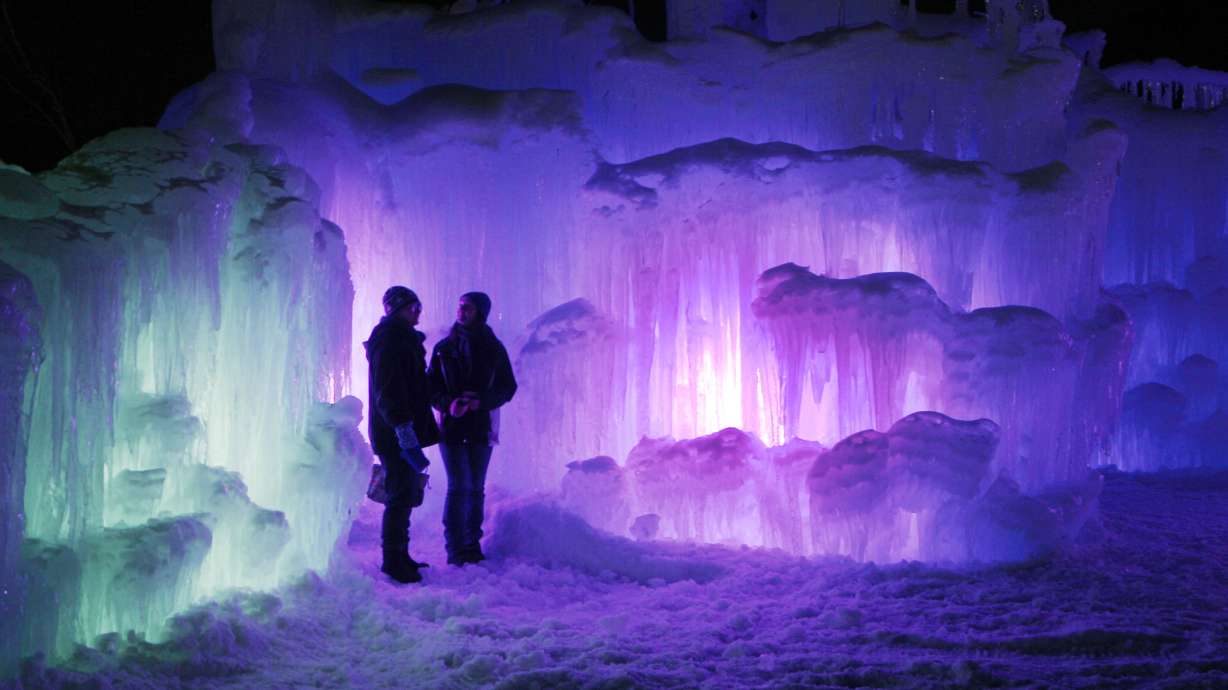 Utah-based company constructs ice castle in New Hampshire