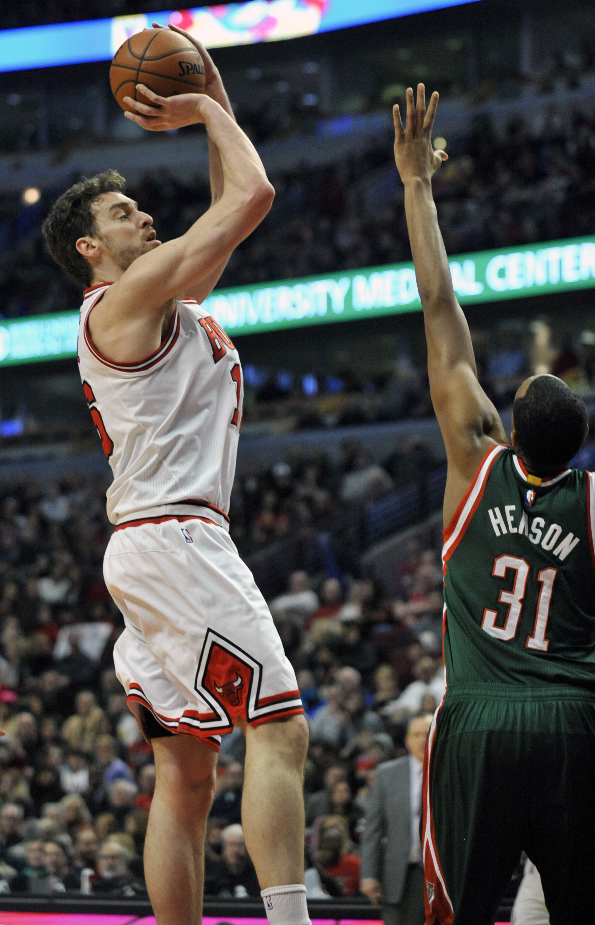 Gasol powers Bulls past Bucks, 95-87