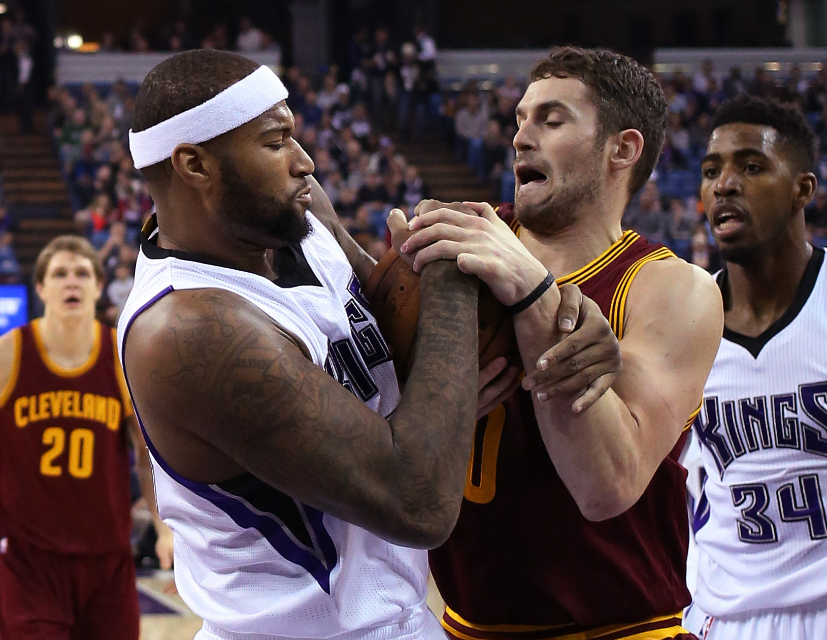 Cousins helps Kings rout LeBron-less Cavaliers 103-84