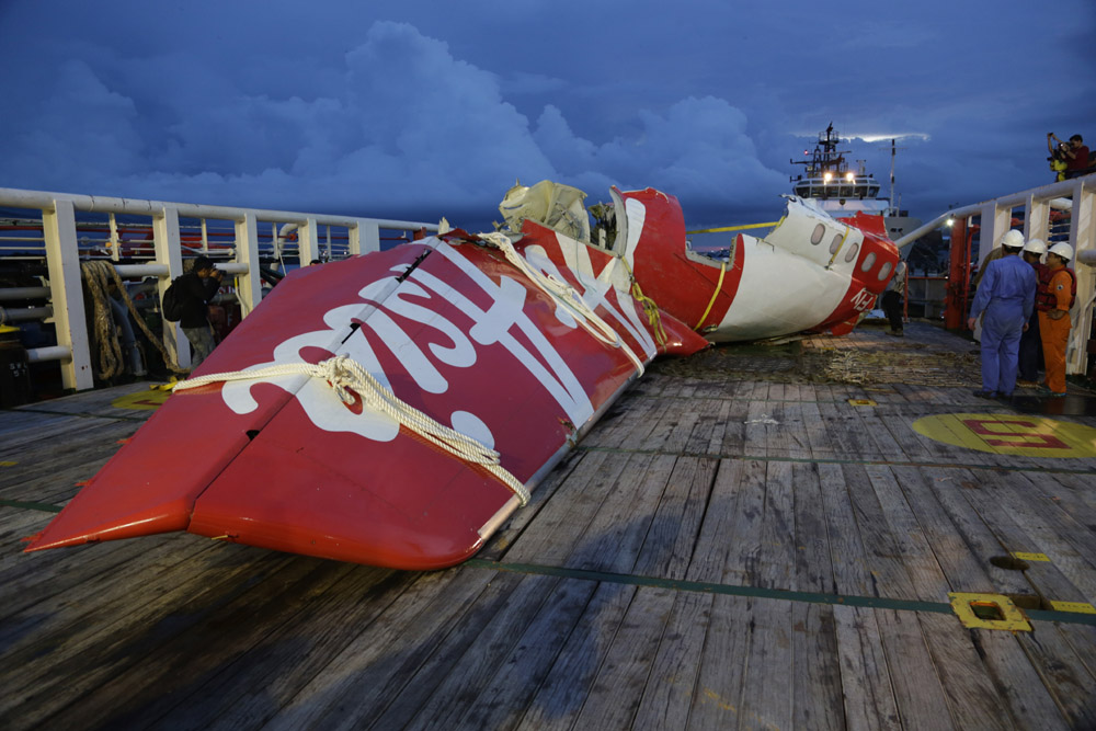 Indonesia: AirAsia plane climbed too fast, then disappeared