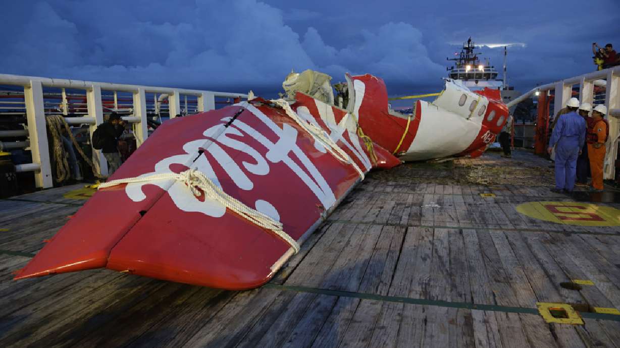 Indonesia: AirAsia plane climbed too fast, then disappeared