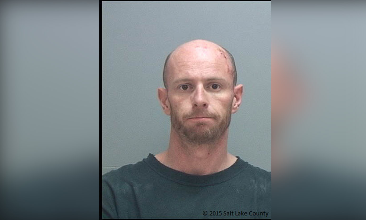 2 employees tackle, disarm gunman during robbery, police say