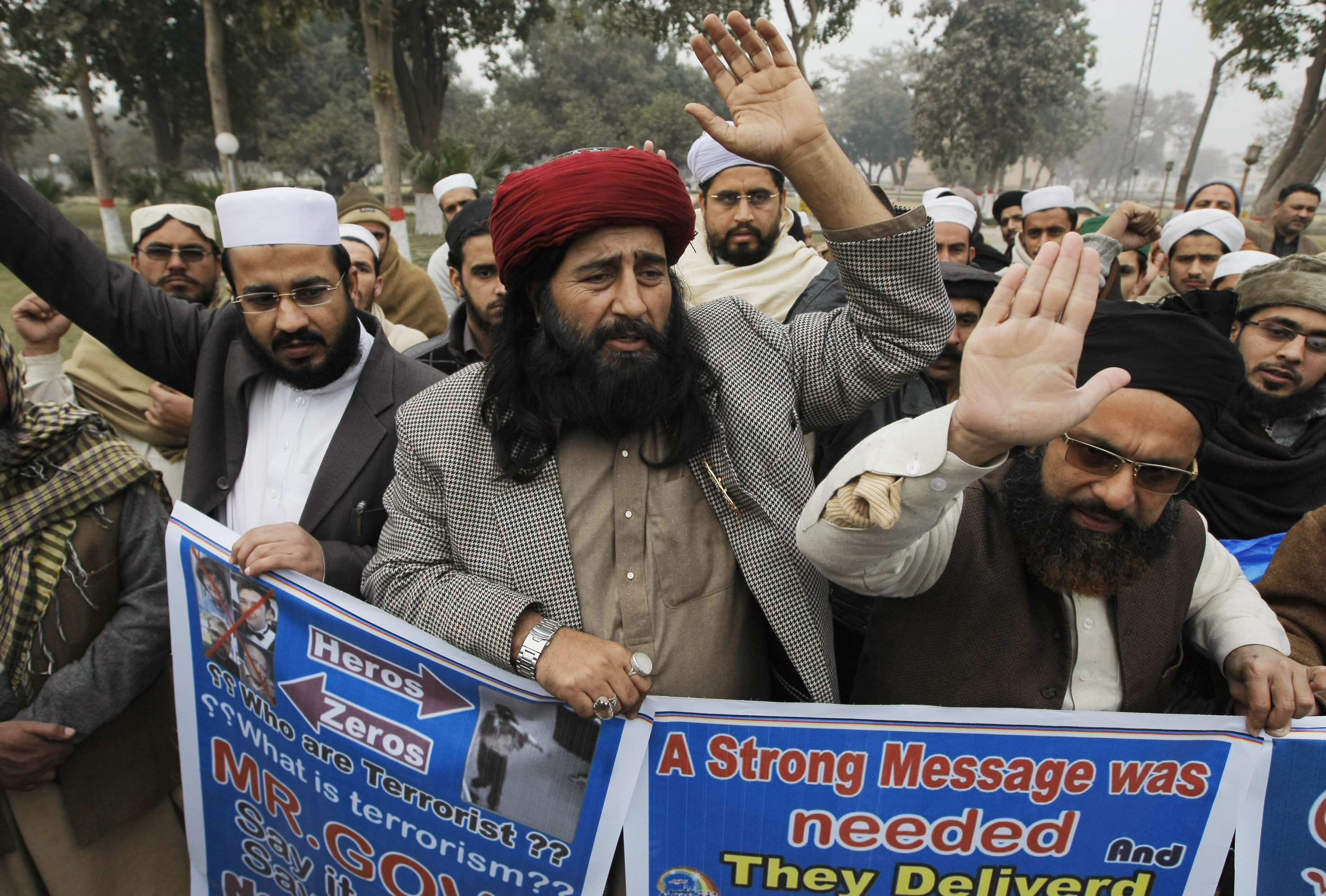 Pakistan cleric offers prayers for Charlie Hebdo attackers