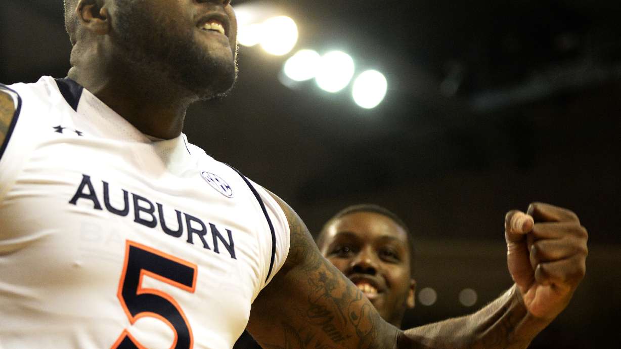 Auburn's beefy Bowers brings muscle, attitude to frontcourt