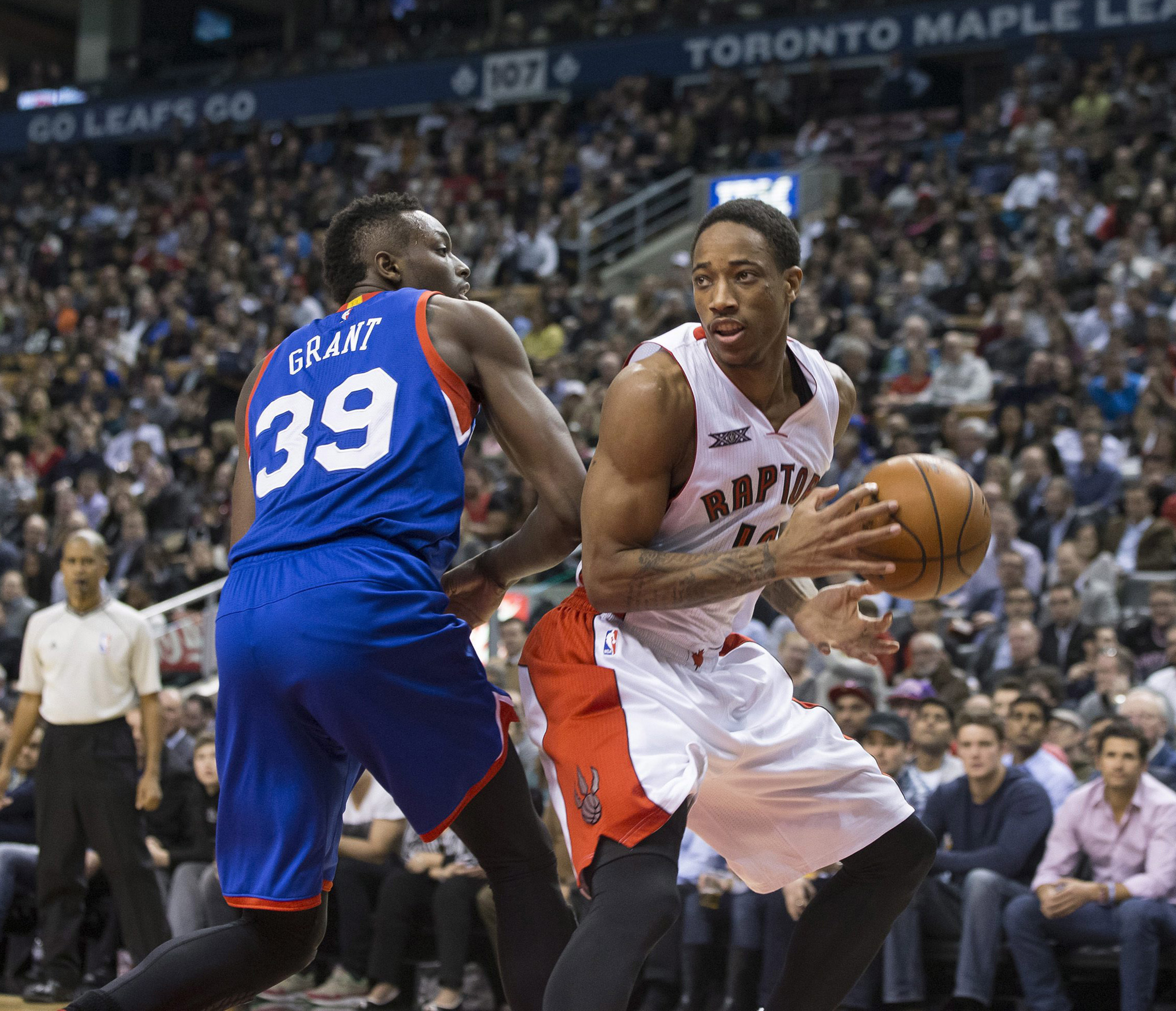 Lowry leads Raptors past 76ers, 100-84