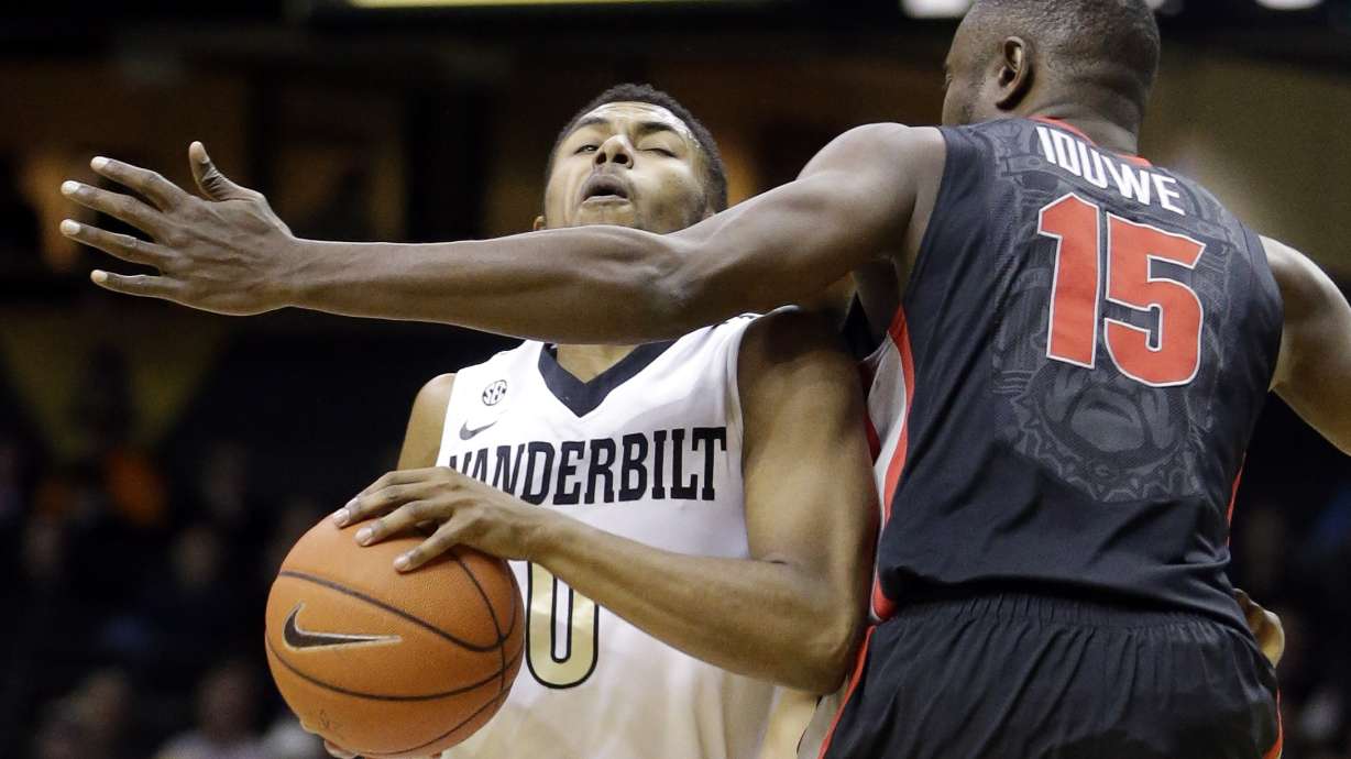 Georgia snaps 2-game SEC skid by beating Vanderbilt 70-67