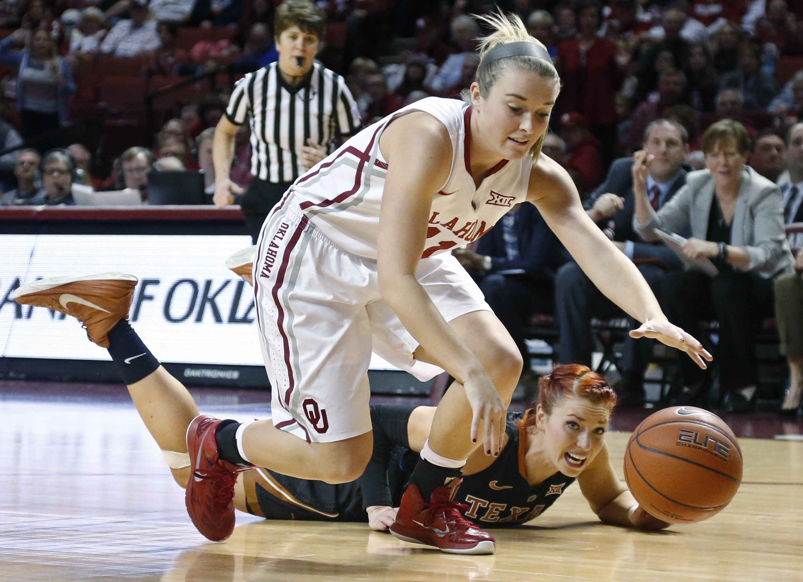 No. 4 Texas loses at Oklahoma 70-59