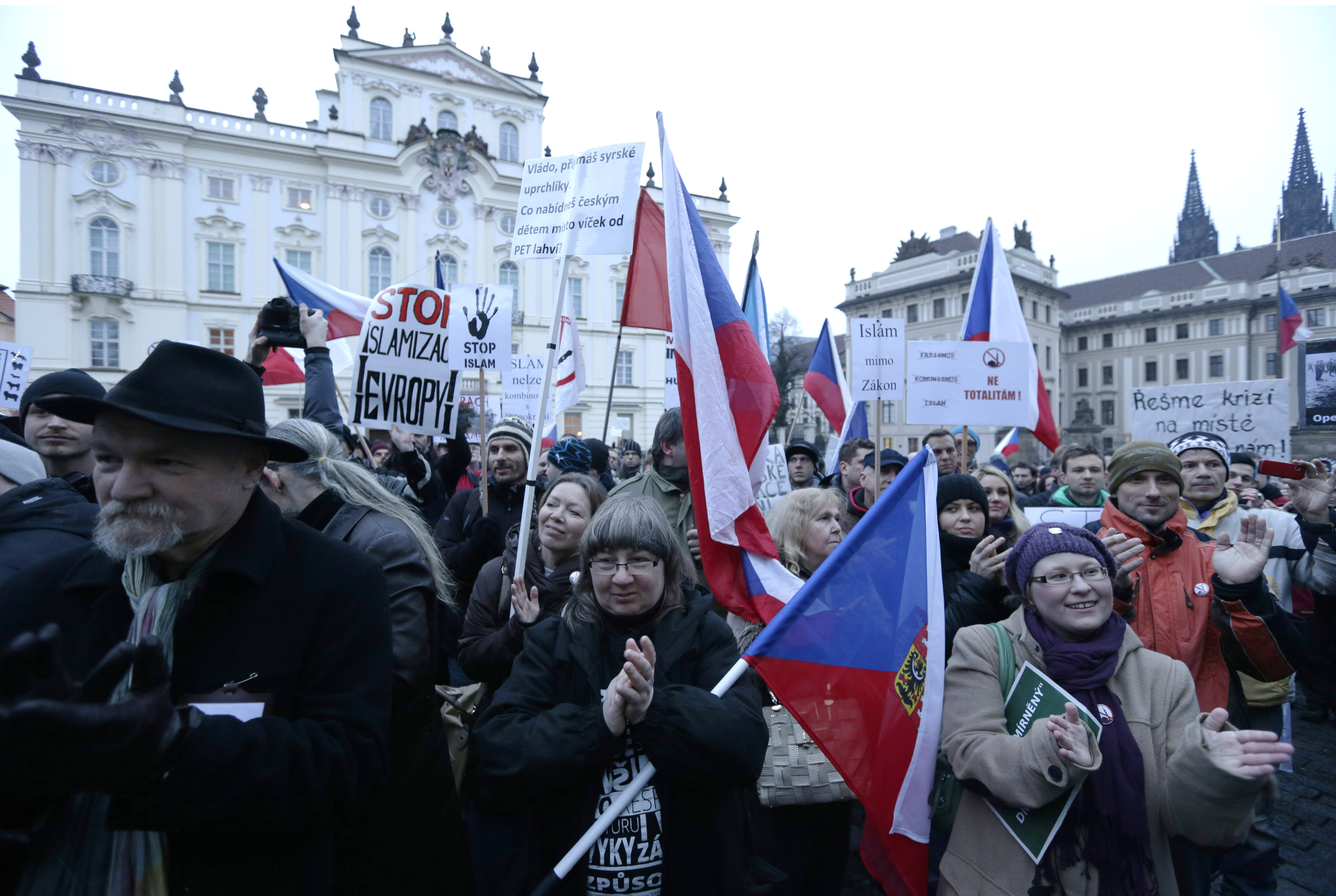 Hundreds protesters rally against Islam in Czech capital