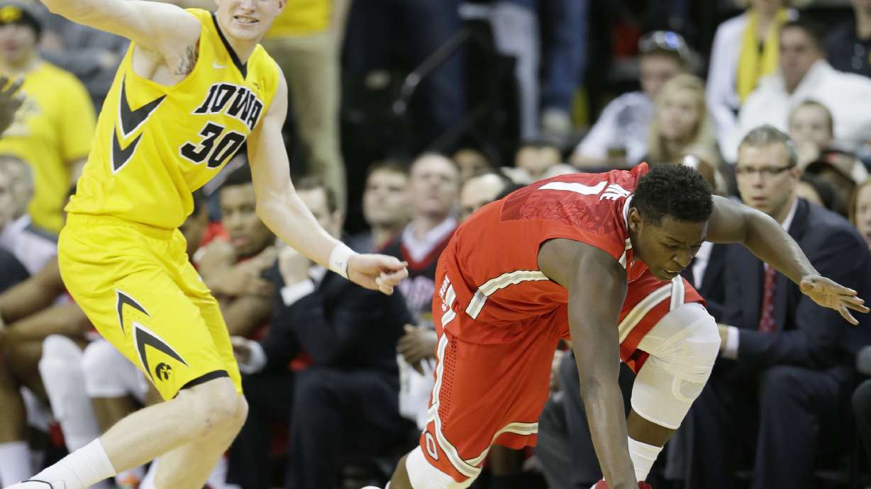 Iowa sweeps Ohio State 76-67 behind White's 22 points