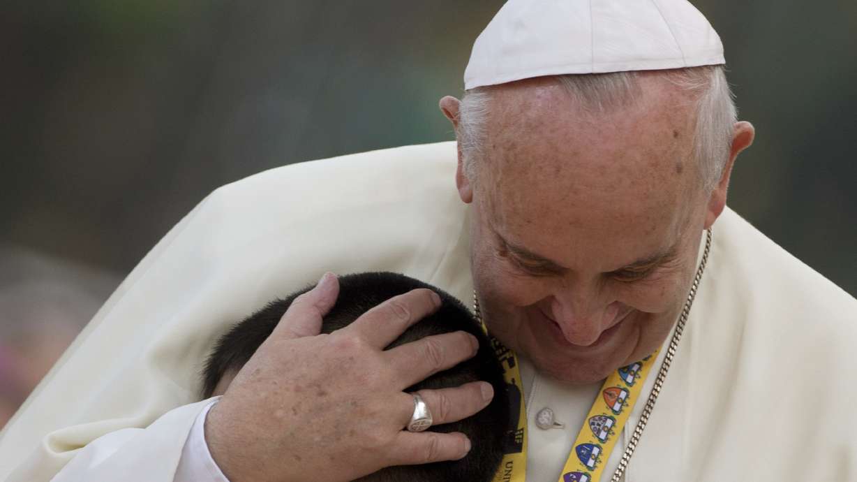 Pope leaves Manila after drawing record crowd of 6 million