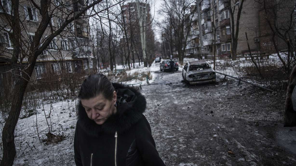 Ukraine, rebels both claim to control Donetsk airport
