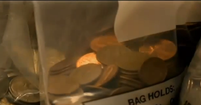 Hombre de 81 junta 500 libras de monedas de 1 centavo en 65 años 