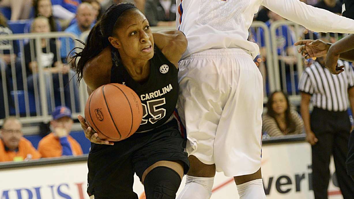No. 1 South Carolina dominates Florida 77-42, stays unbeaten