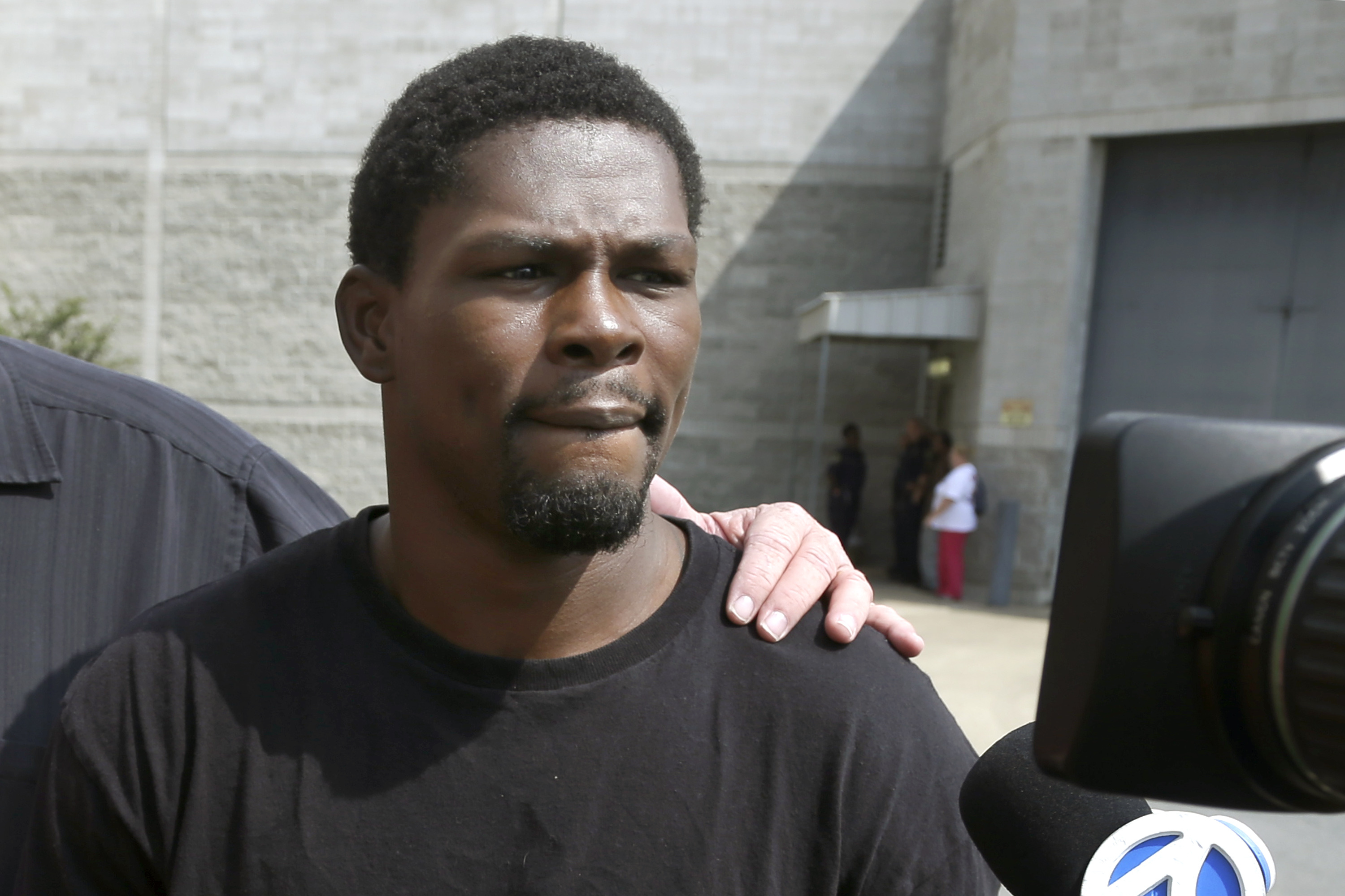 Woman says boxing champ Taylor threatened to kill children