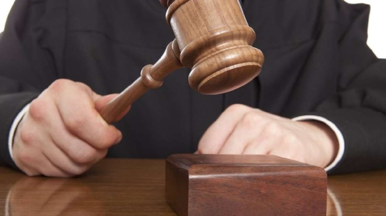 Joven se declara culpable de manipular otra víctima de maestra acusada de tener sexo con menores