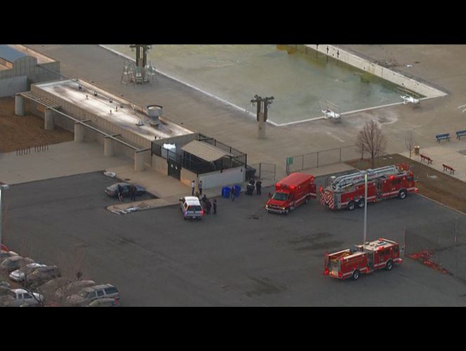 Niño lucha por su vida luego de caer a través del hielo de una piscina en Magna