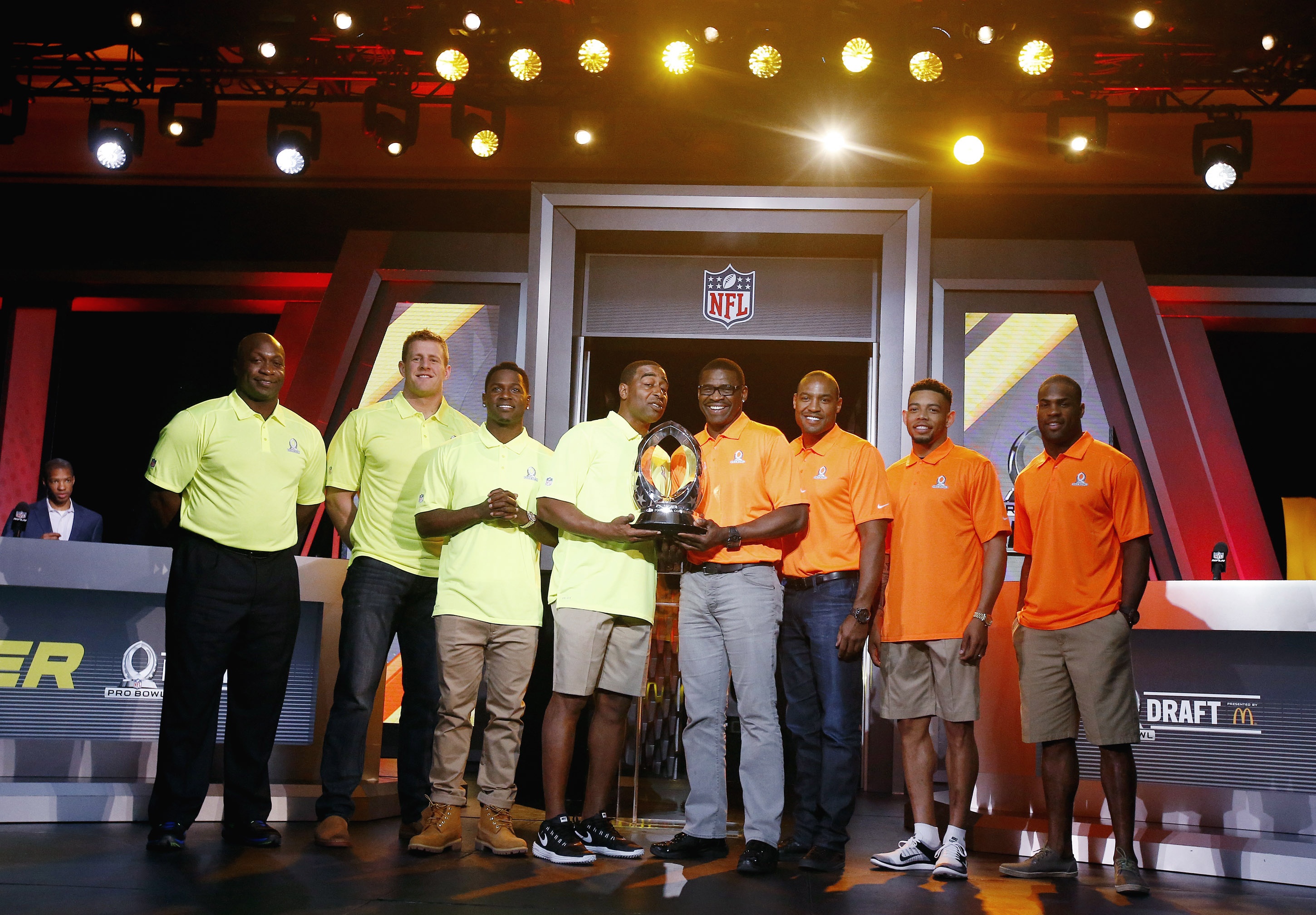 First 26 players chosen for Pro Bowl teams by Irvin, Carter