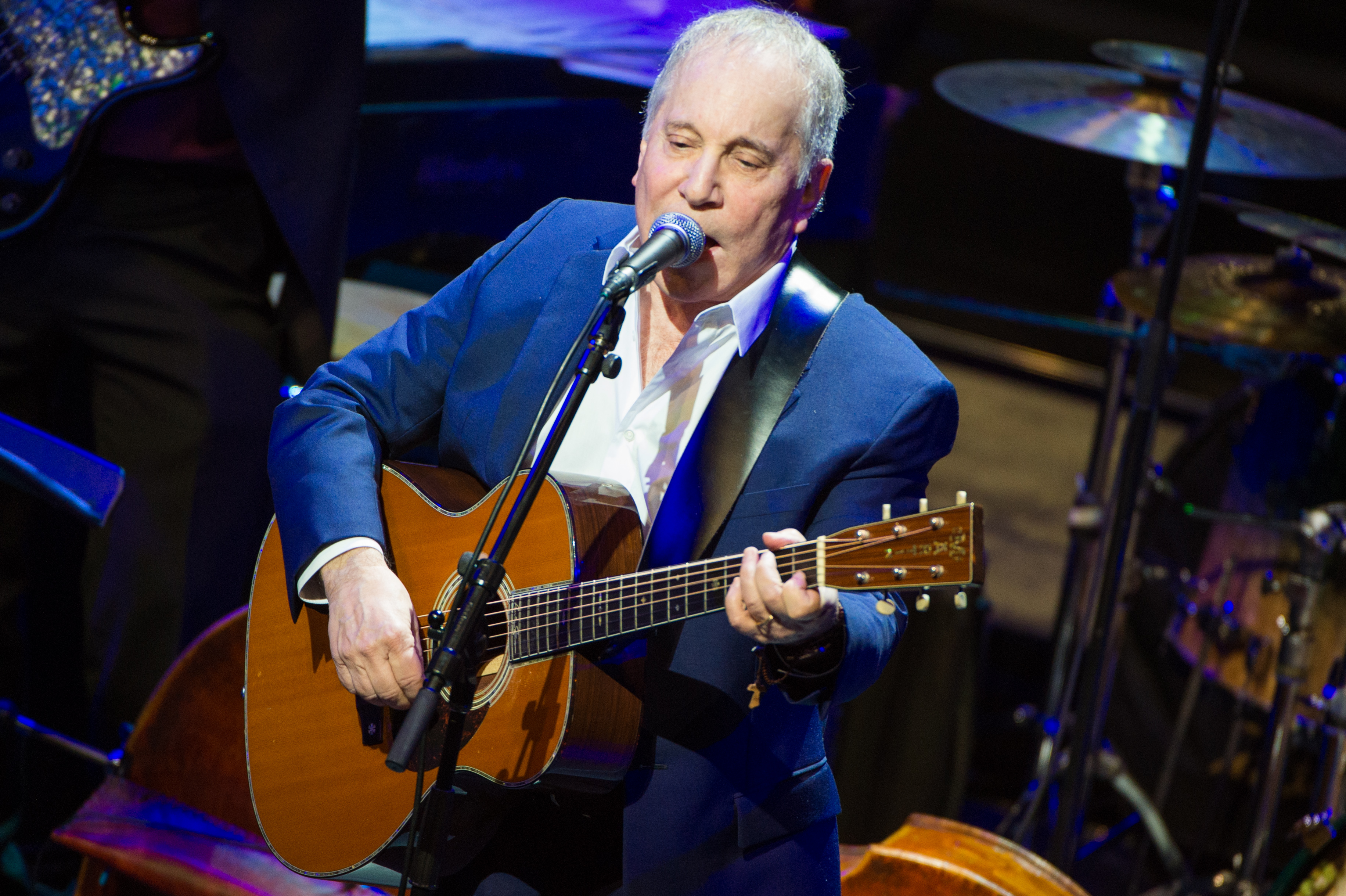 James Taylor, Paul Simon perform at benefit for jazz great